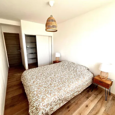 6p Proche Plage, Climatise, Parking Gratuit Apartment